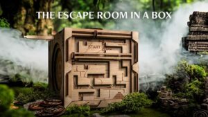 grupa przyjaciół przy stole z otwartym pudełkiem escape room i zagadkami