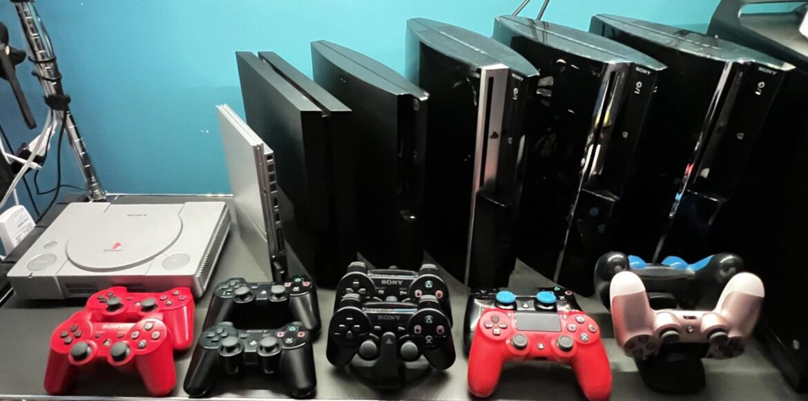 Rozwój konsol Sony PlayStation od PS1 do PS5: od płyt do społeczności