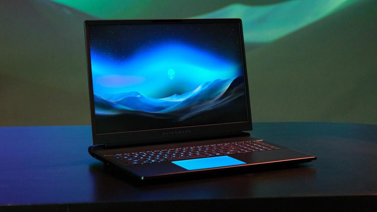 laptop gamingowy z ekranem OLED gotowy do akcji w grach