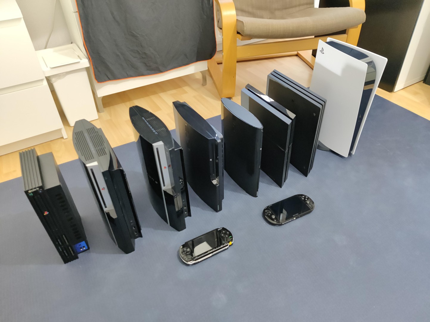 czarna konsola PlayStation 5 z szybkim dyskiem SSD