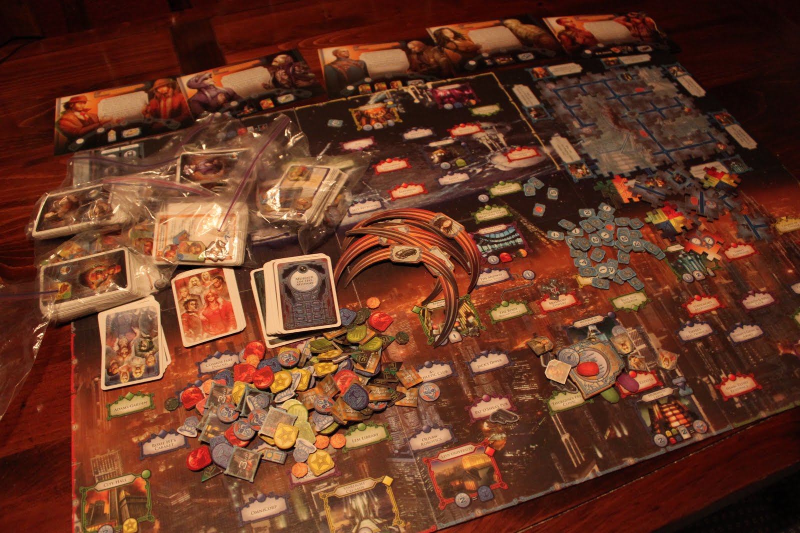 floty żagliowe i armie na historycznej mapie świata z XVI wieku i żetonami odkryć