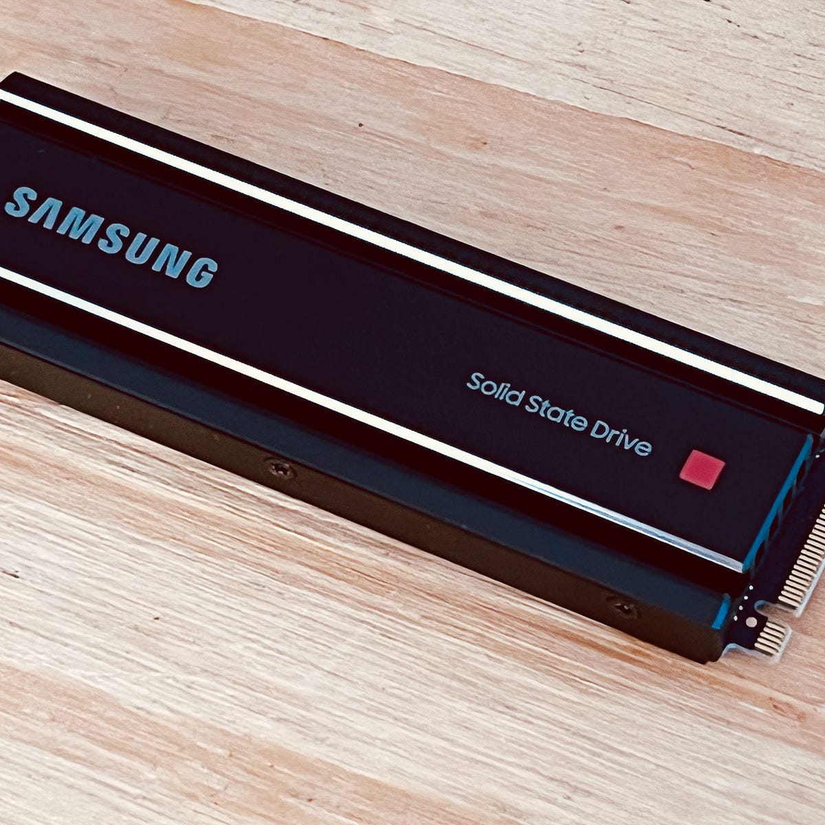 PS5 grająca Gran Turismo 7 z płynnym ładowaniem toru wyścigowego