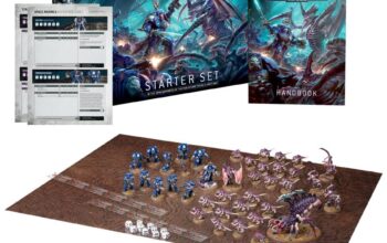 Space Marines i Orki walczą na futurystycznym stole bitewnym z ruinami